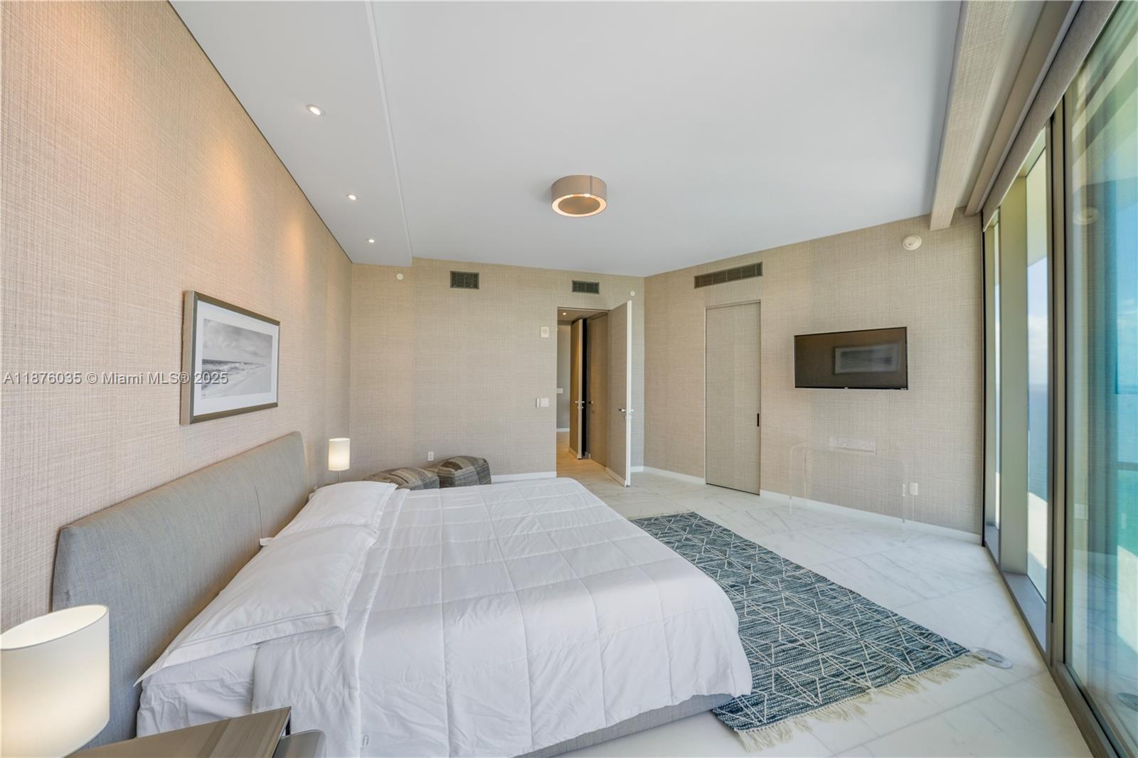 18975 Collins Ave # 3404
