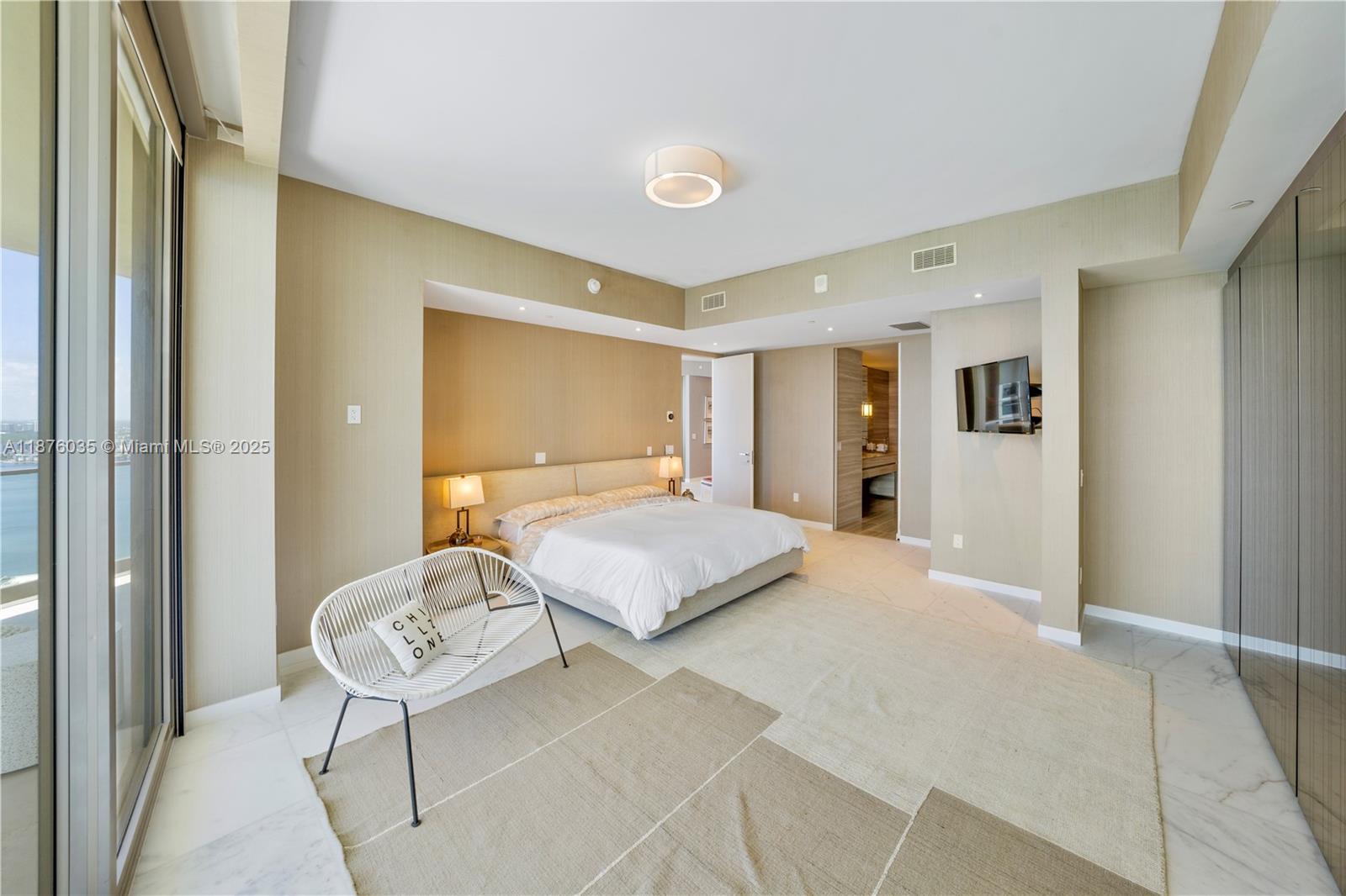 18975 Collins Ave # 3404