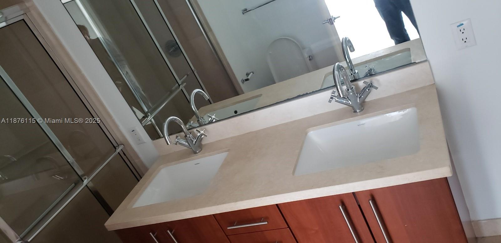 1111 SW 1st Ave Unit: 2816-N