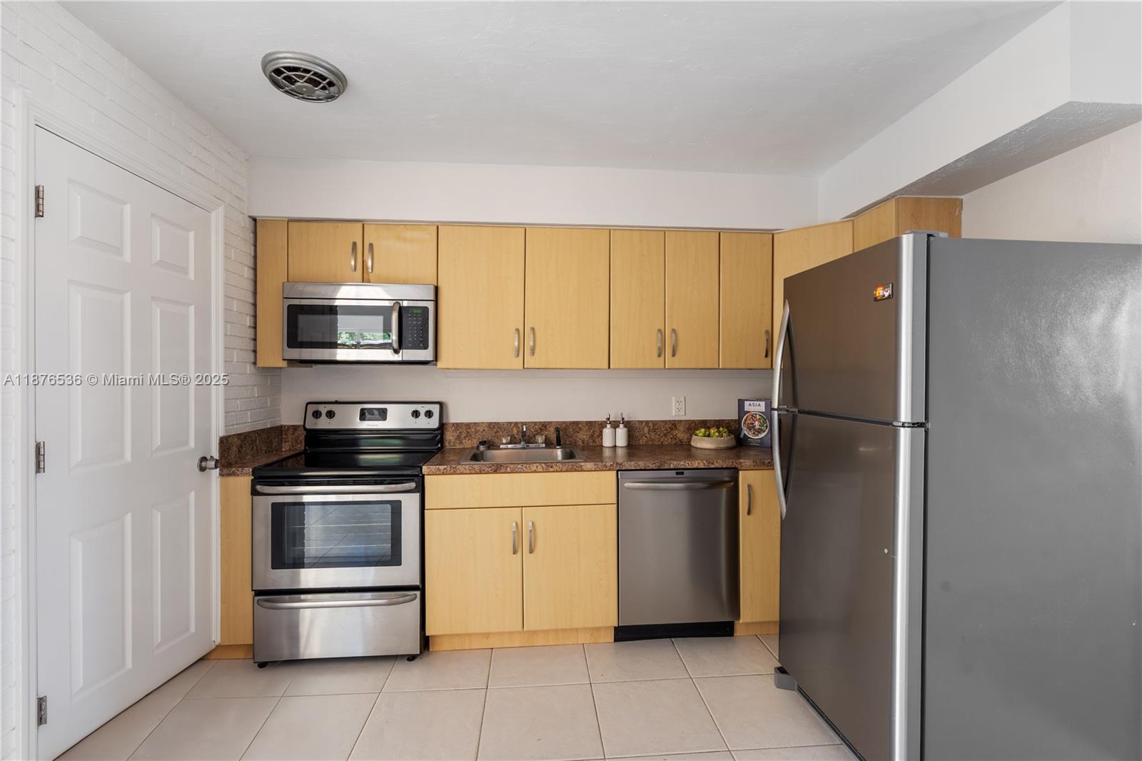 81 NE 47th Ct
