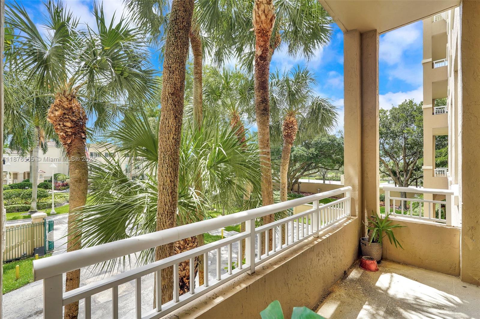 19501 W Country Club Dr # 207