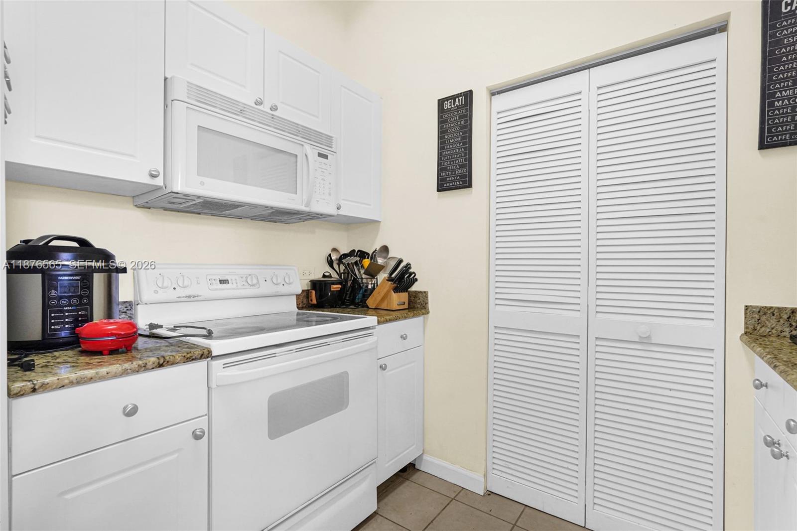 19501 W Country Club Dr # 207