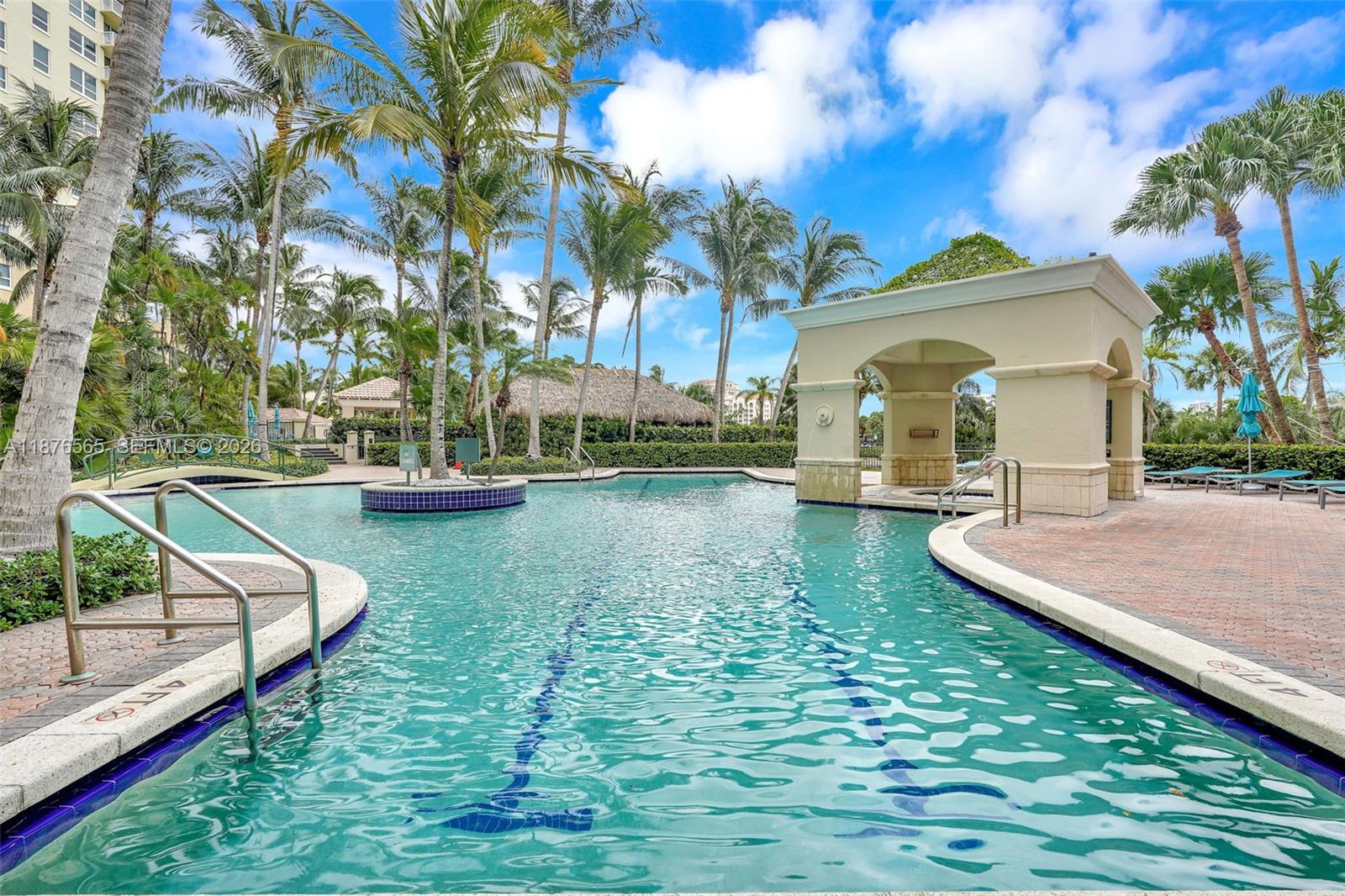 19501 W Country Club Dr # 207