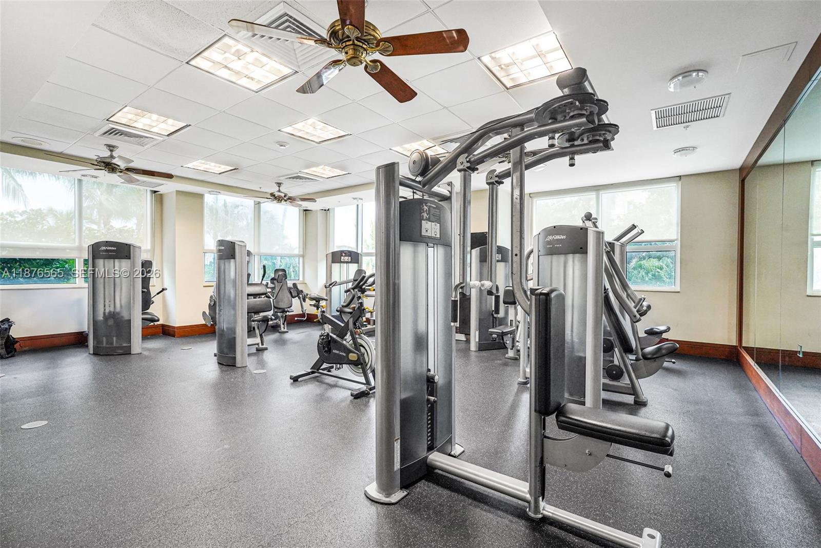 19501 W Country Club Dr # 207