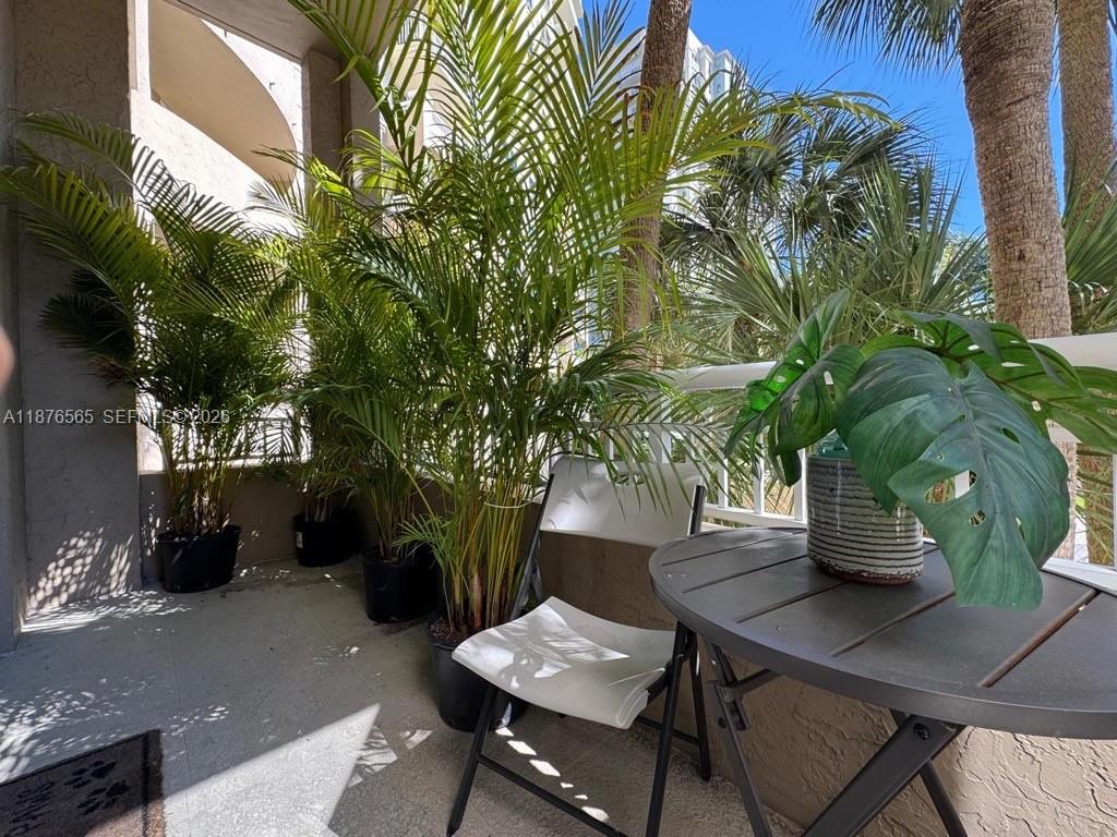 19501 W Country Club Dr # 207