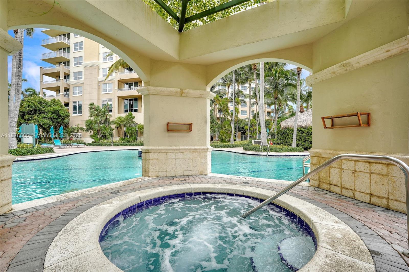 19501 W Country Club Dr # 207