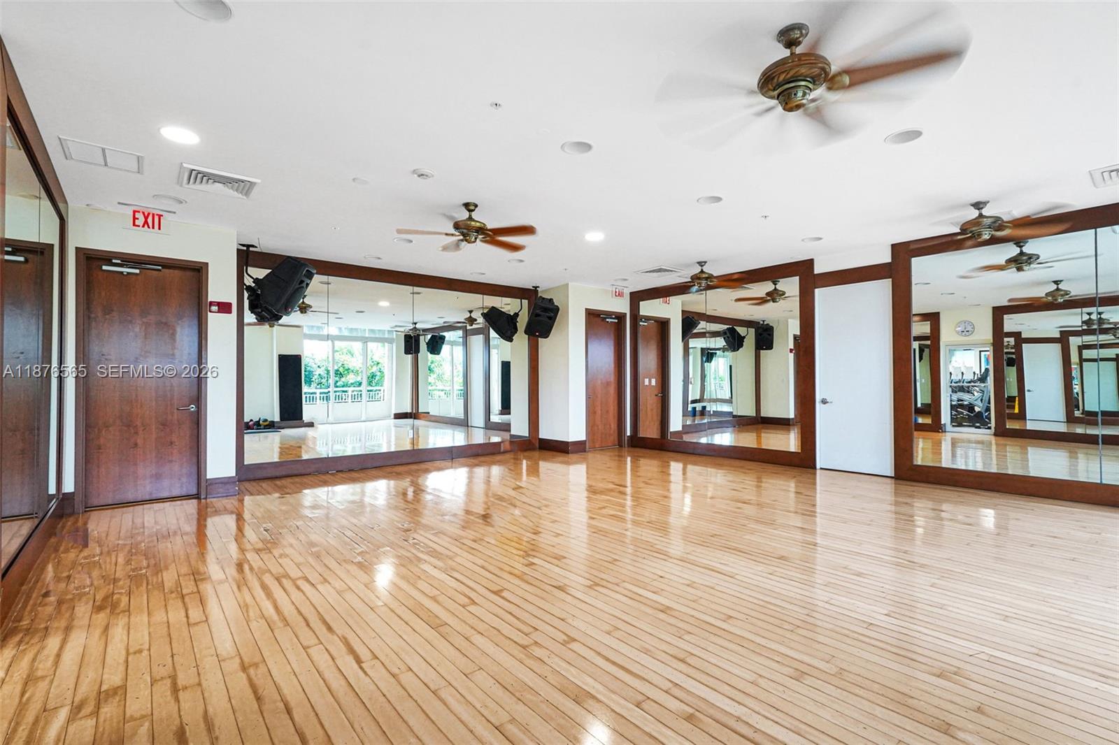 19501 W Country Club Dr # 207