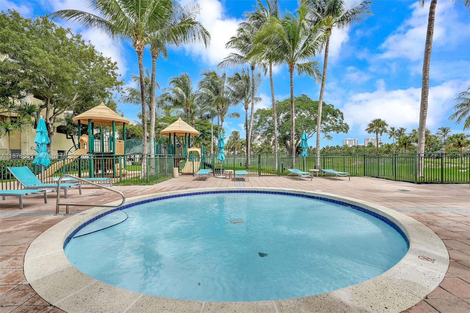 19501 W Country Club Dr # 207
