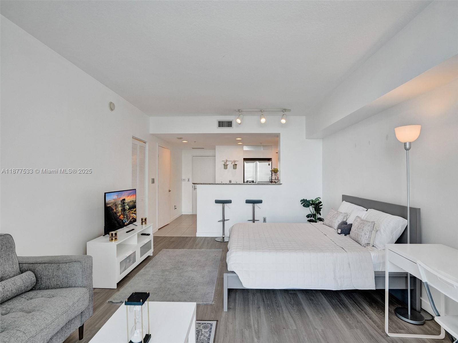 325 S Biscayne Blvd # 1520