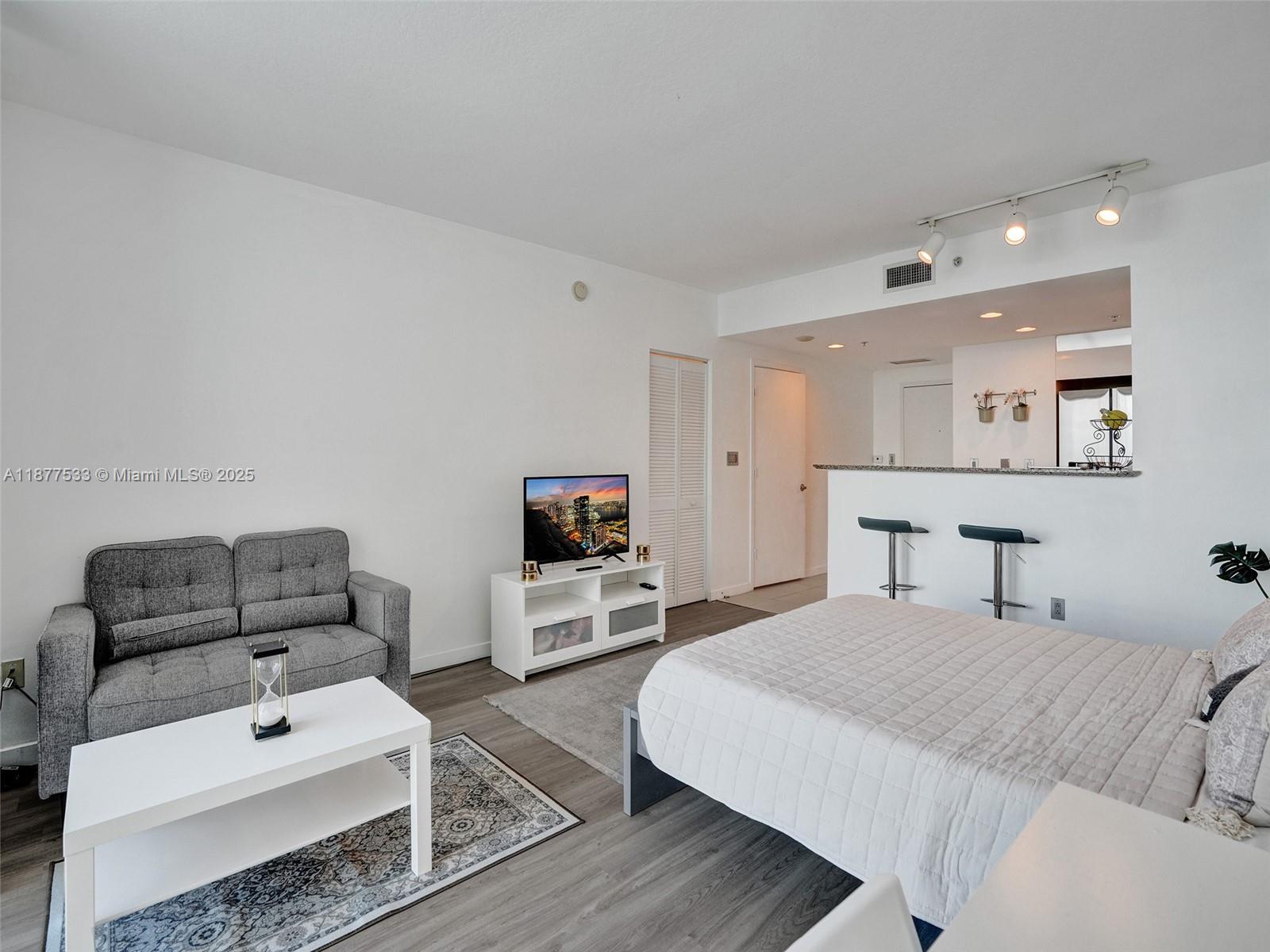 325 S Biscayne Blvd # 1520