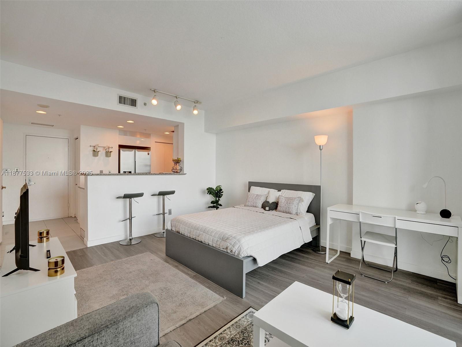 325 S Biscayne Blvd # 1520