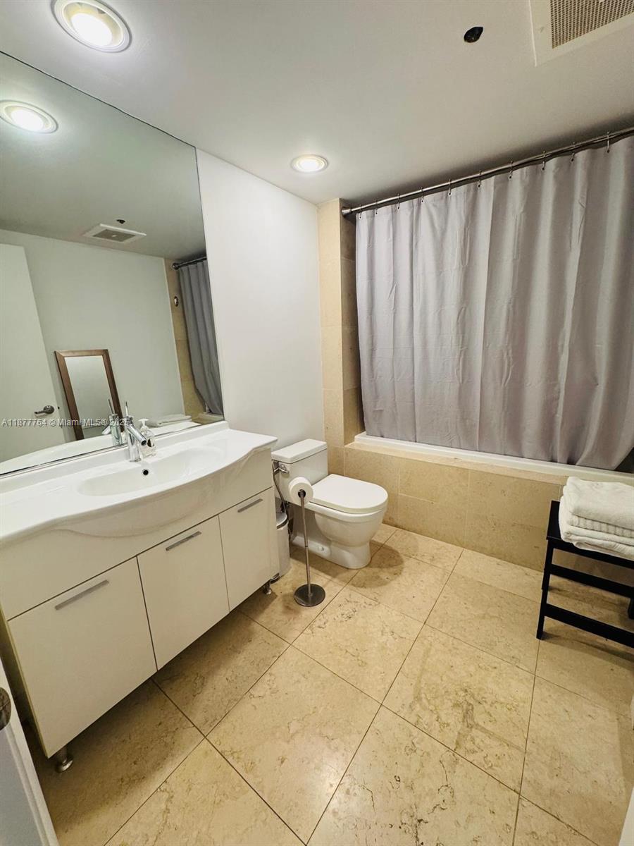 475 Brickell Ave # 1910