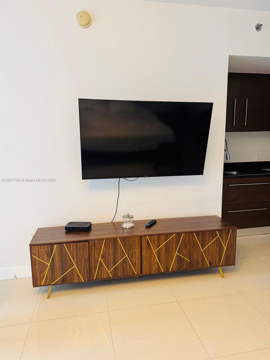 475 Brickell Ave # 1910
