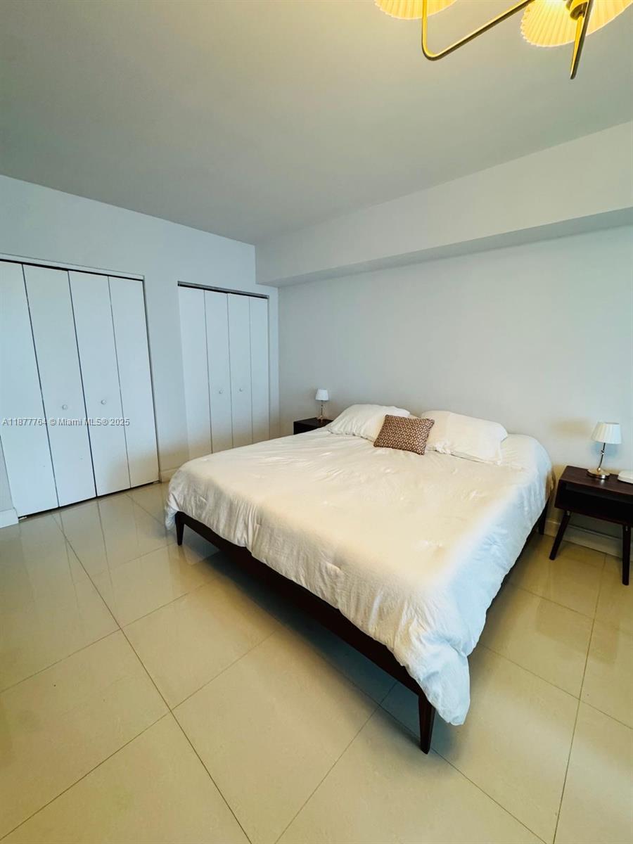 475 Brickell Ave # 1910