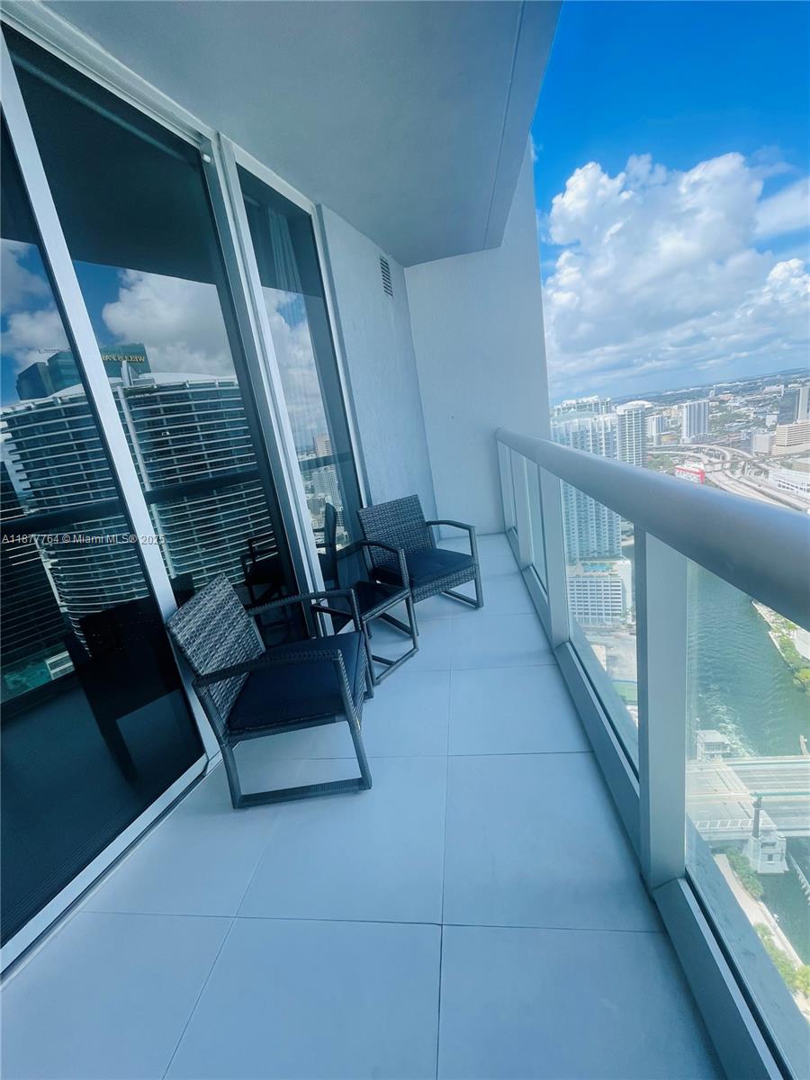 475 Brickell Ave # 1910