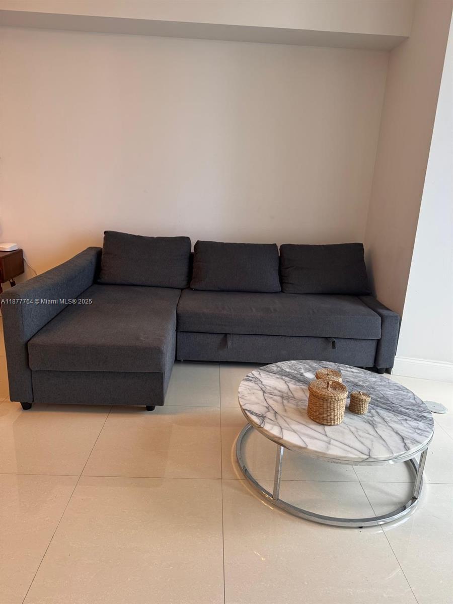 475 Brickell Ave # 1910