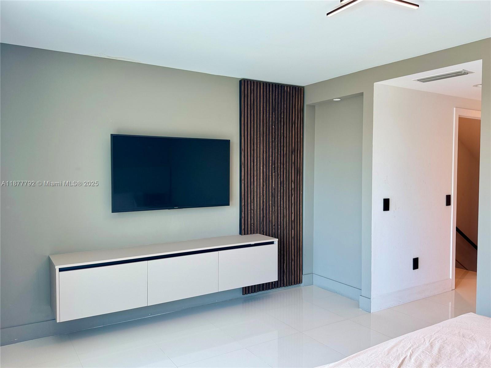 2950 NE 188th St # 443