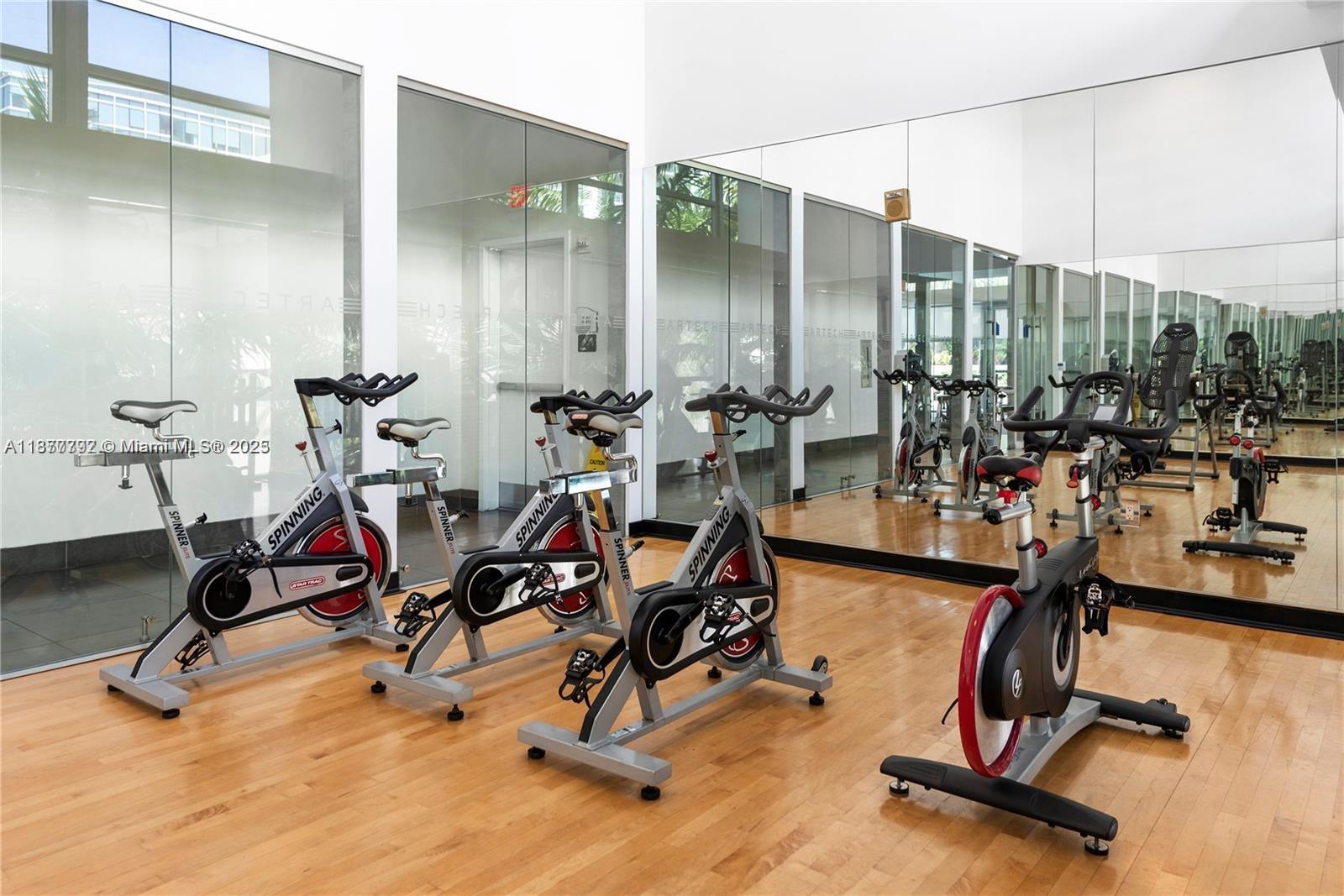 2950 NE 188th St # 443