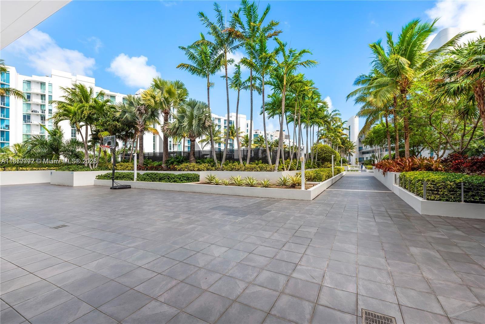 2950 NE 188th St # 443