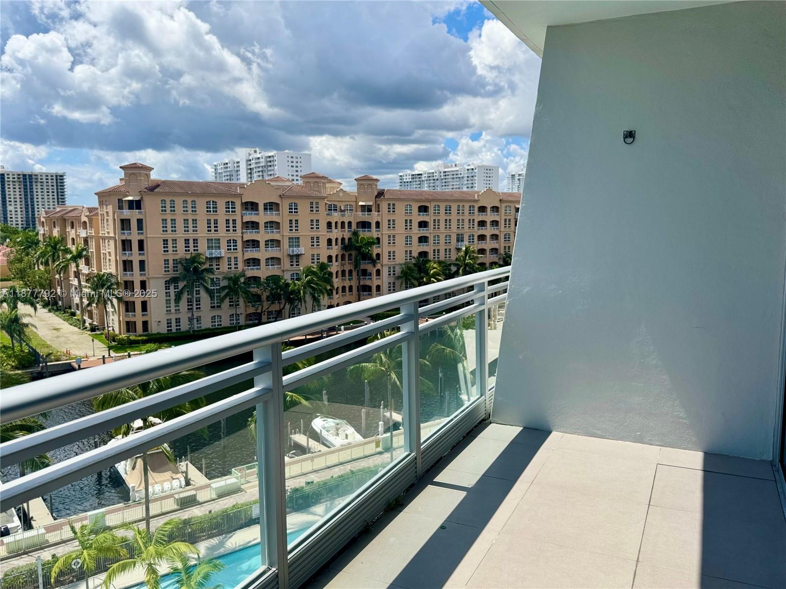 2950 NE 188th St # 443