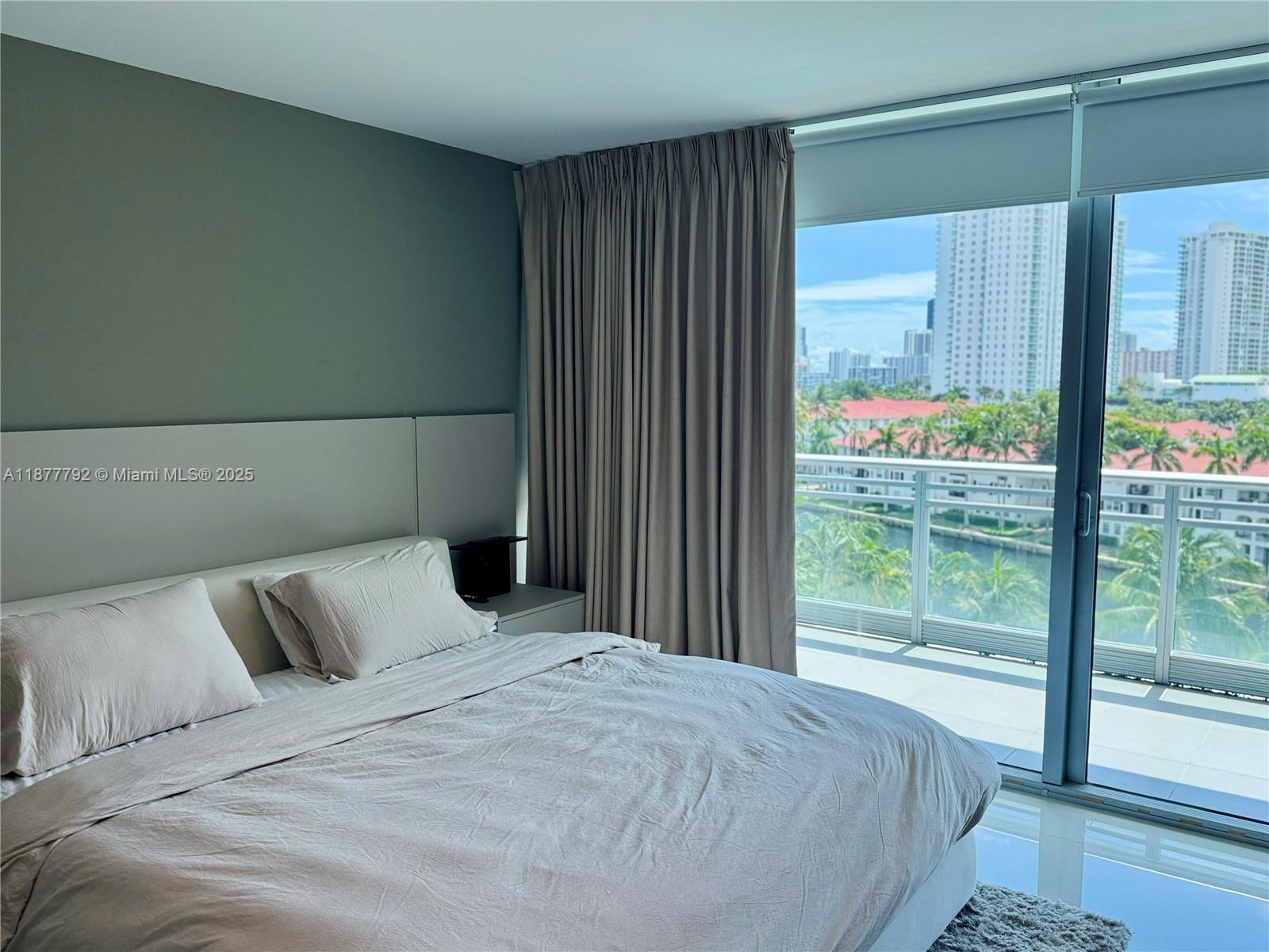 2950 NE 188th St # 443