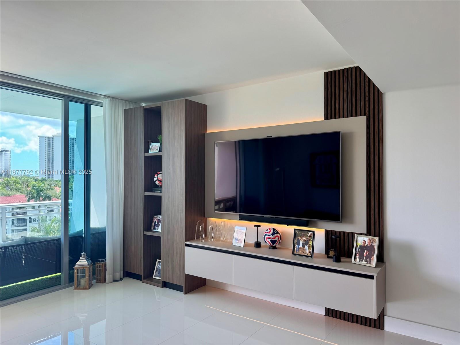 2950 NE 188th St # 443