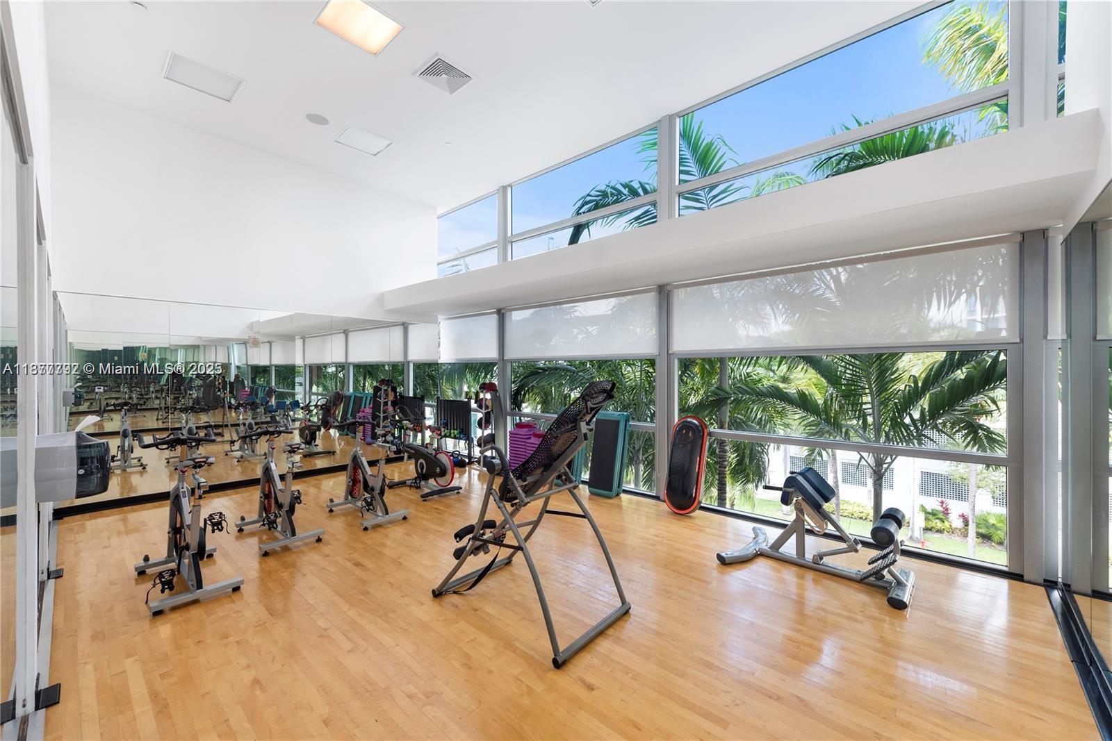 2950 NE 188th St # 443