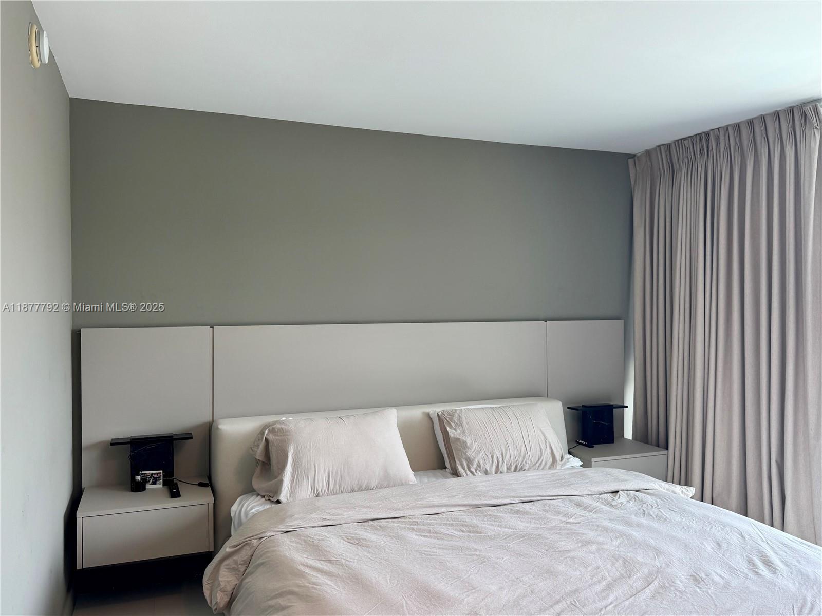 2950 NE 188th St # 443