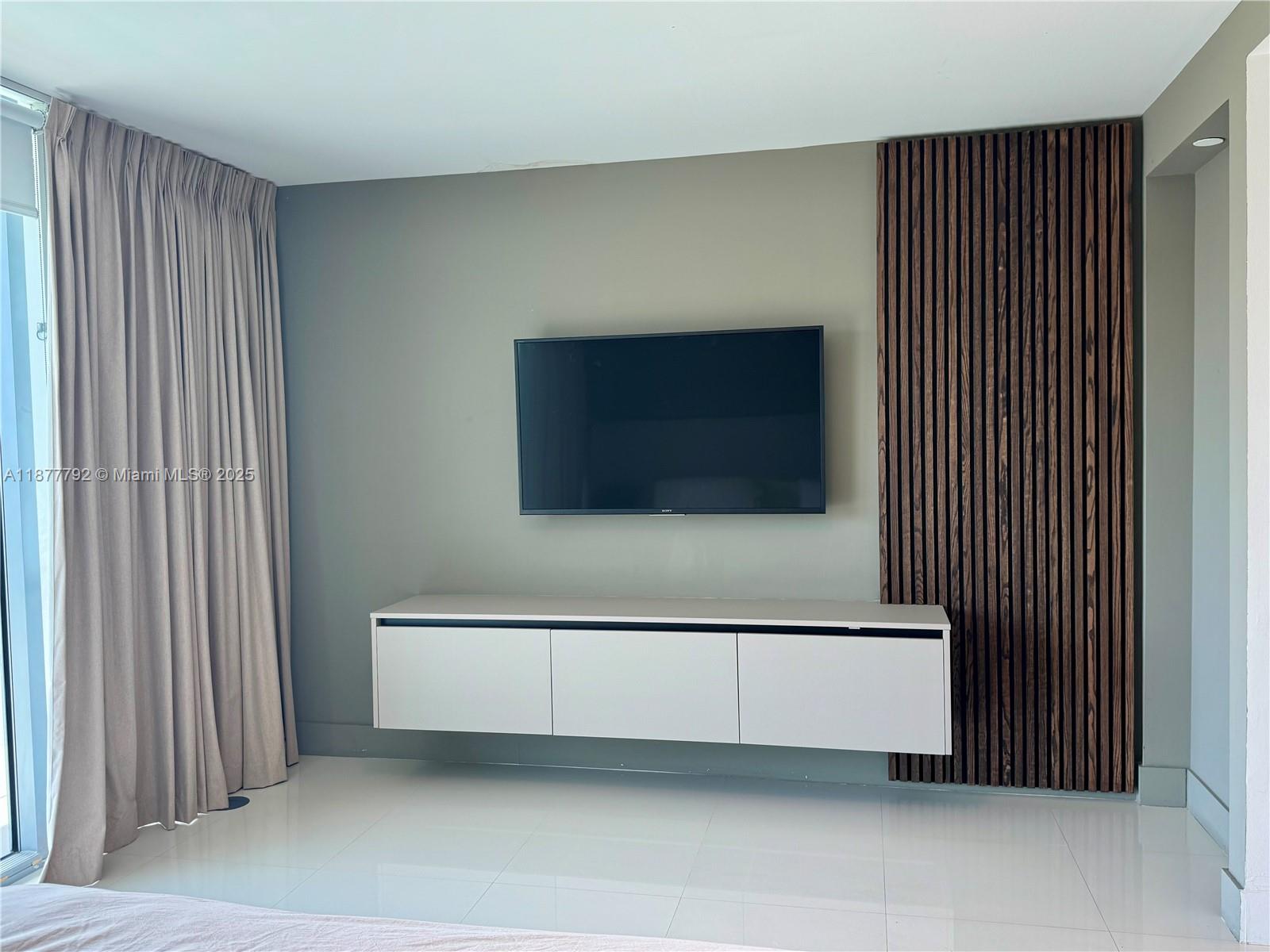 2950 NE 188th St # 443