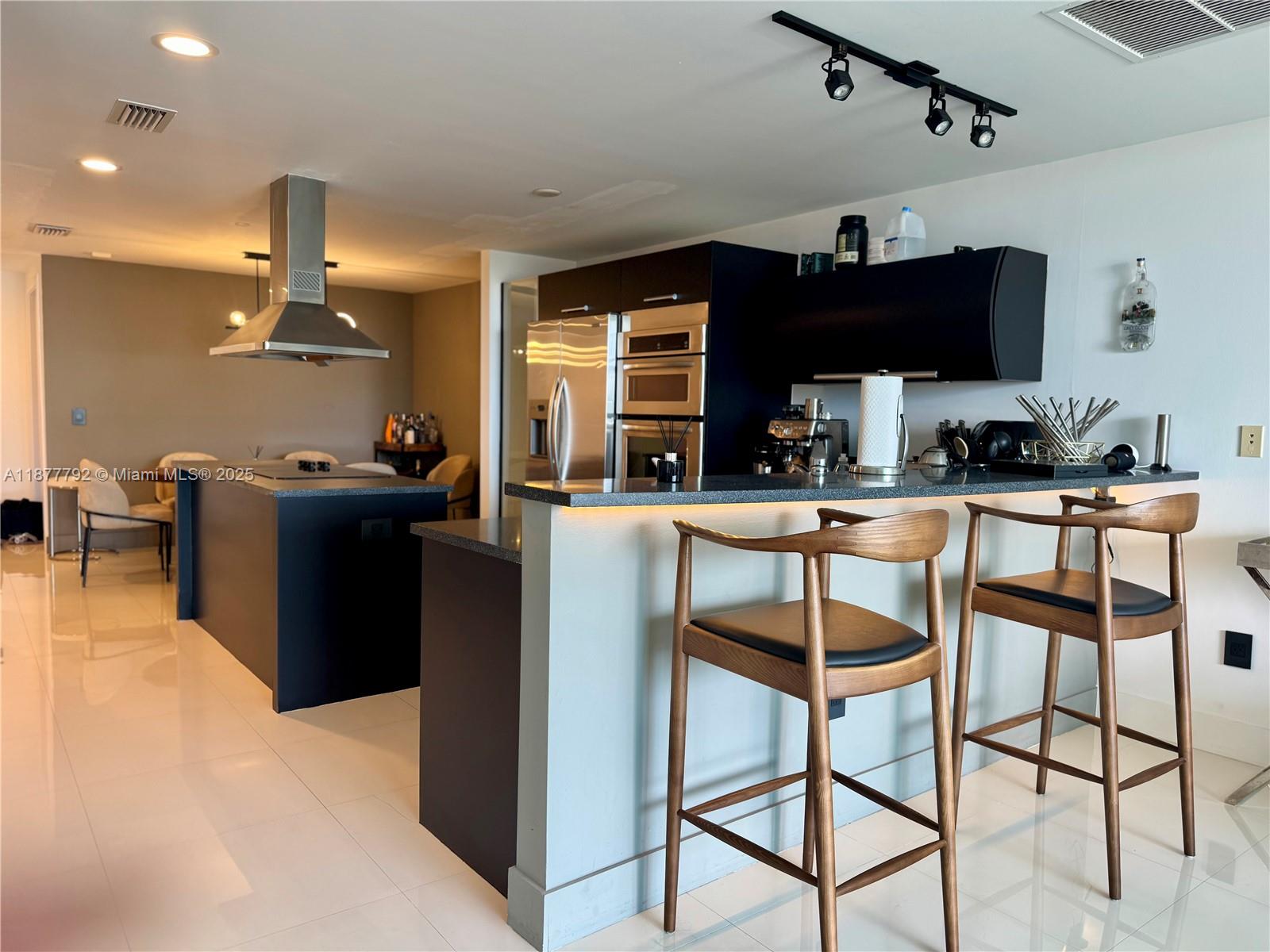 2950 NE 188th St # 443