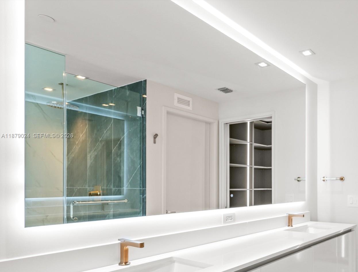 700 NE 24th ST # 2402