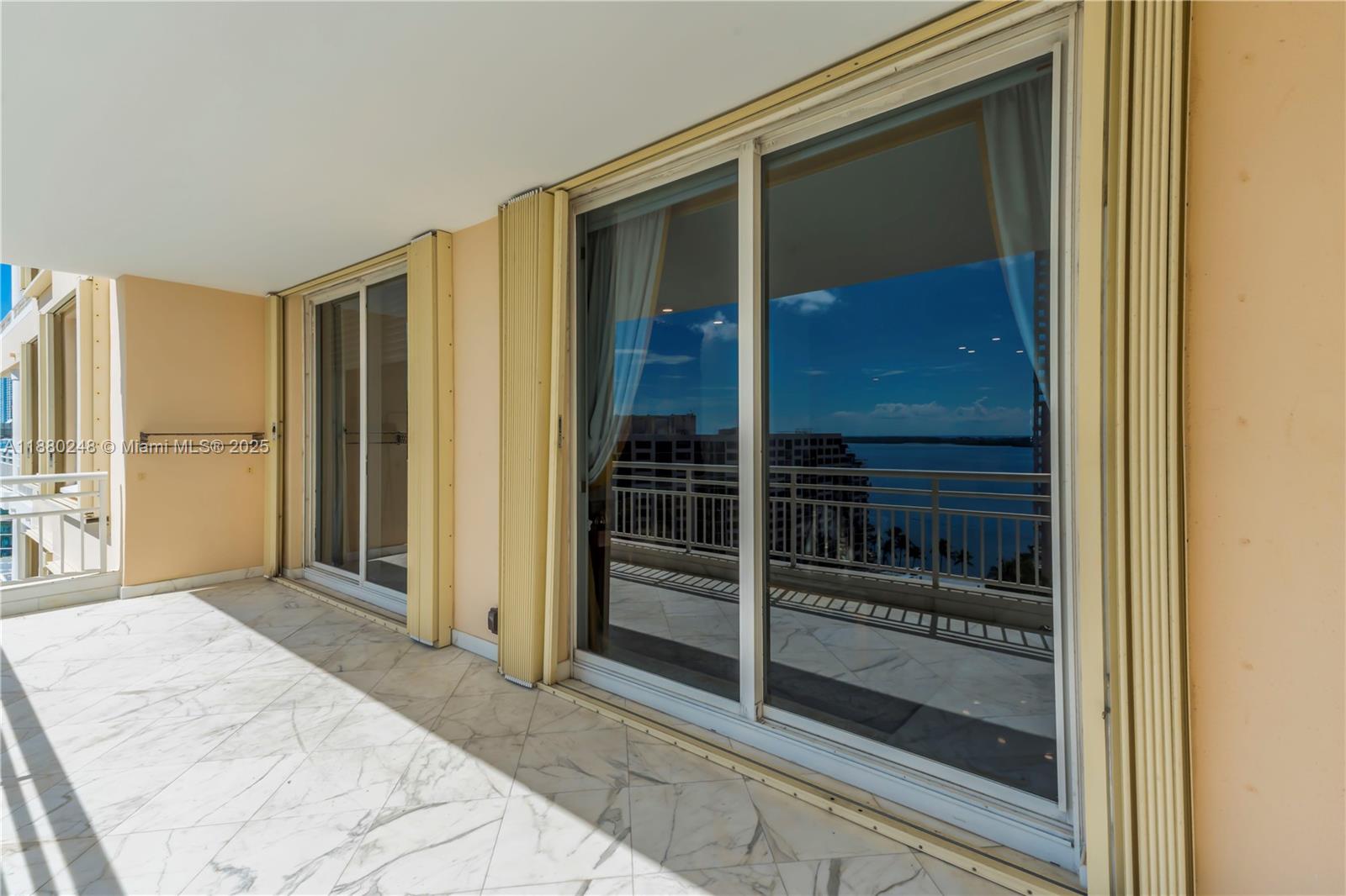 888 Brickell Key Dr # 1807