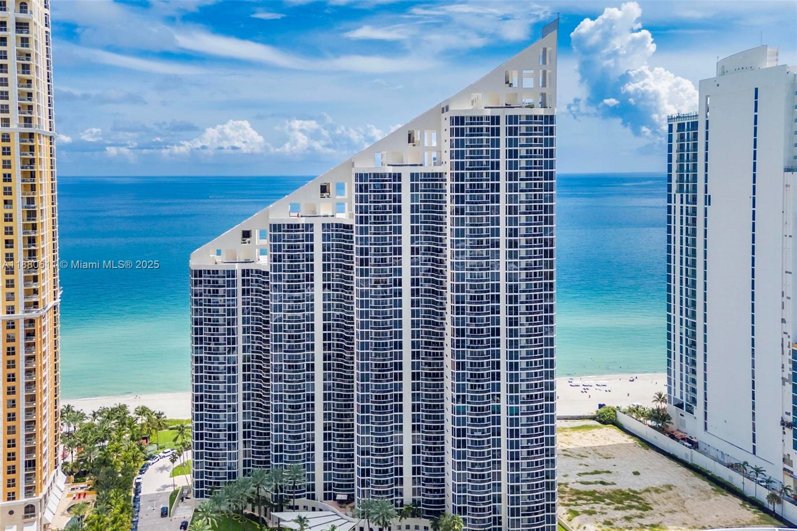 17555 Collins Ave # 7 Unit: UP-7