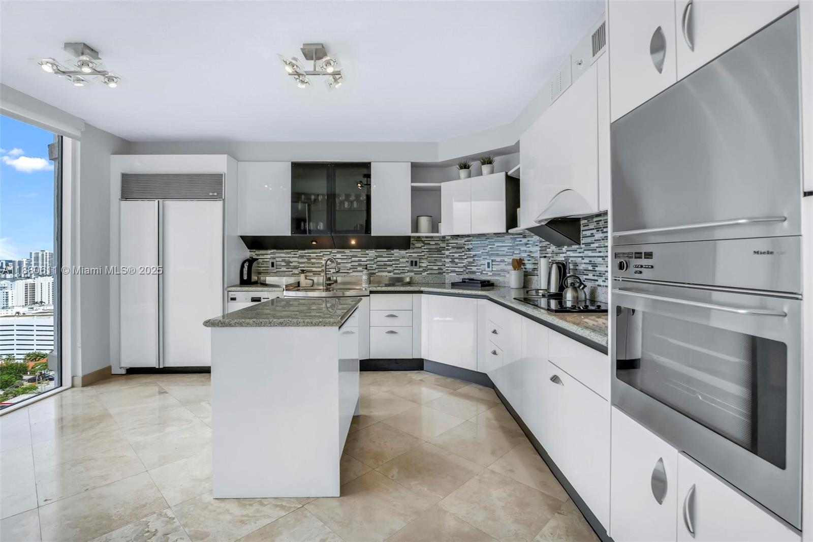 17555 Collins Ave # 7 Unit: UP-7