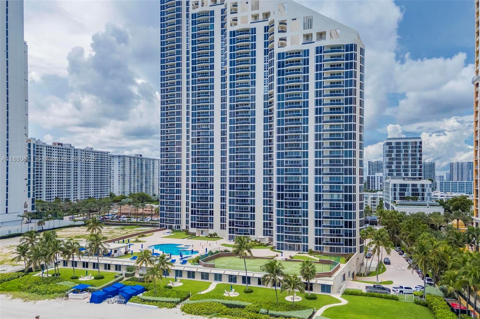 17555 Collins Ave # 7 Unit: UP-7