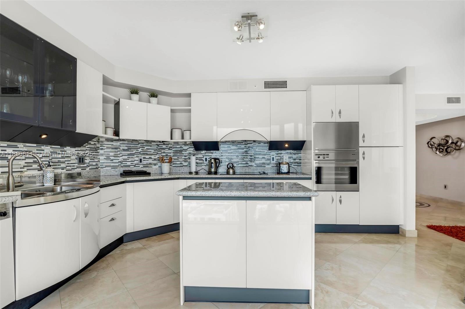 17555 Collins Ave # 7 Unit: UP-7