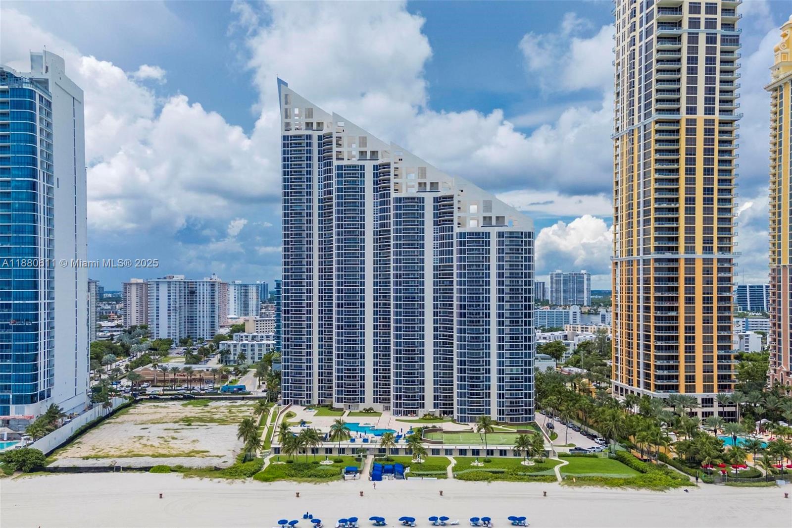 17555 Collins Ave # 7 Unit: UP-7
