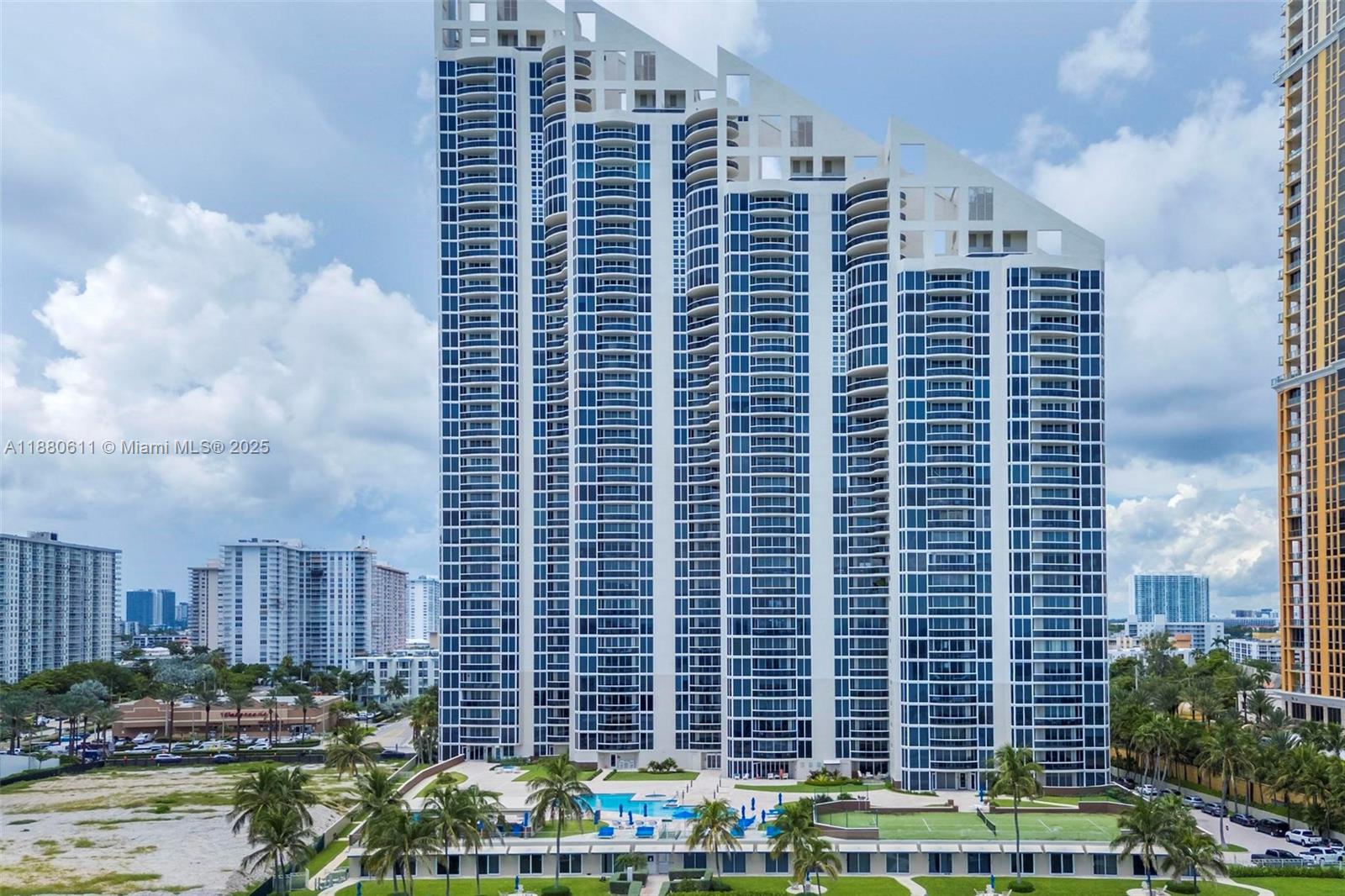 17555 Collins Ave # 7 Unit: UP-7