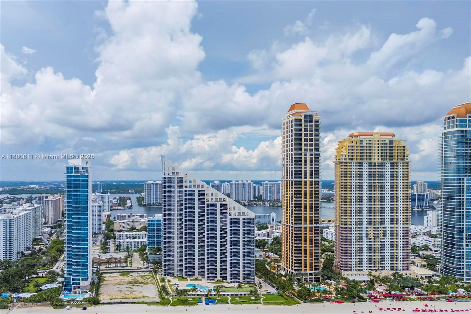 17555 Collins Ave # 7 Unit: UP-7