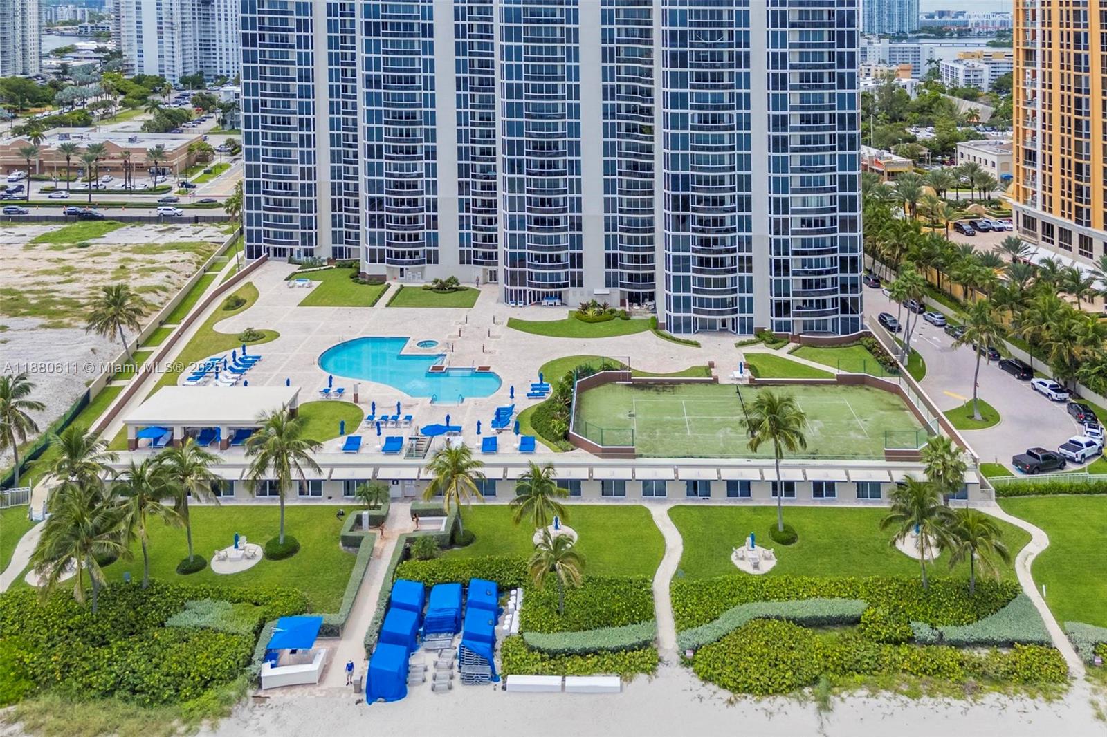 17555 Collins Ave # 7 Unit: UP-7