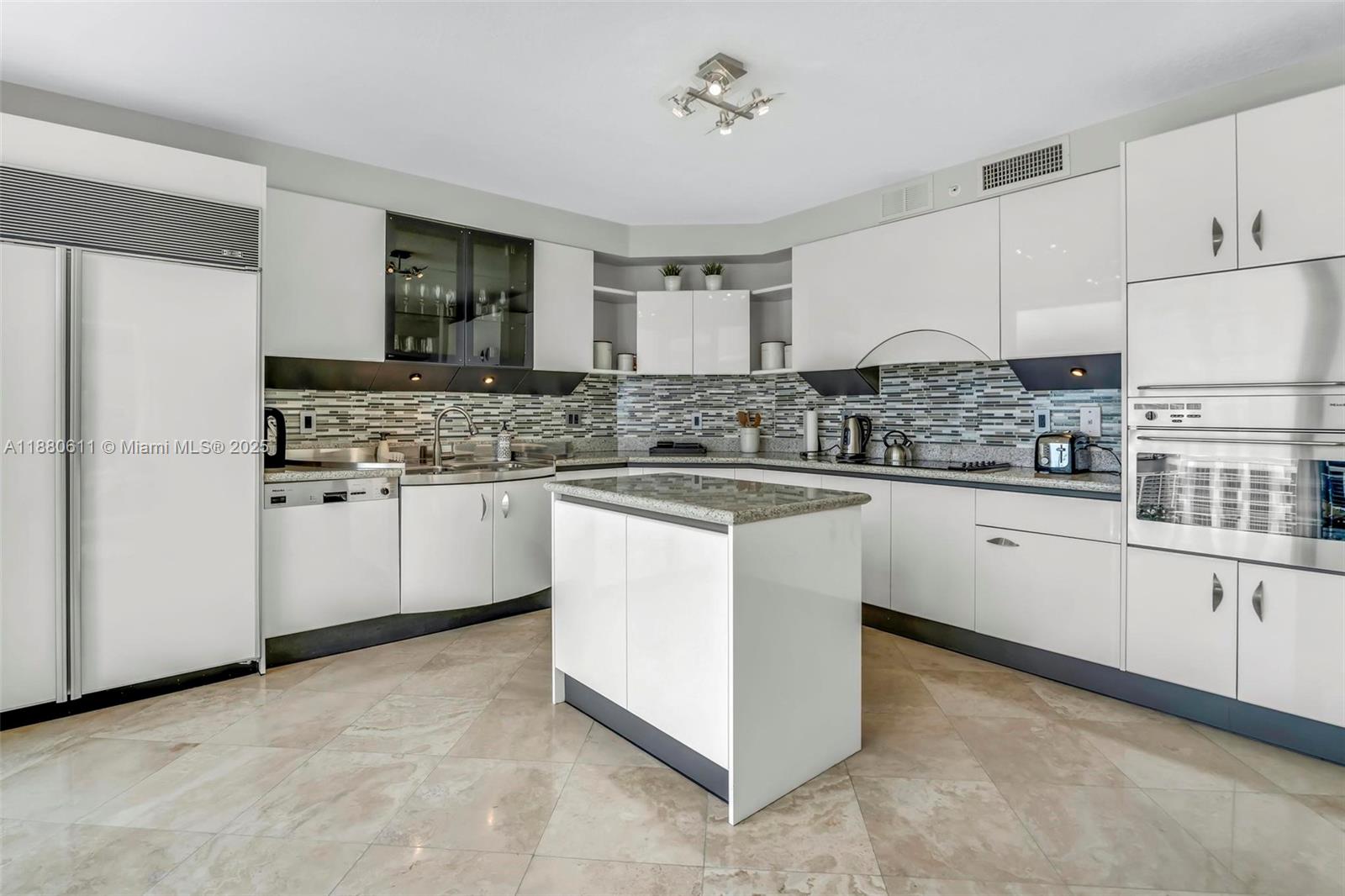 17555 Collins Ave # 7 Unit: UP-7