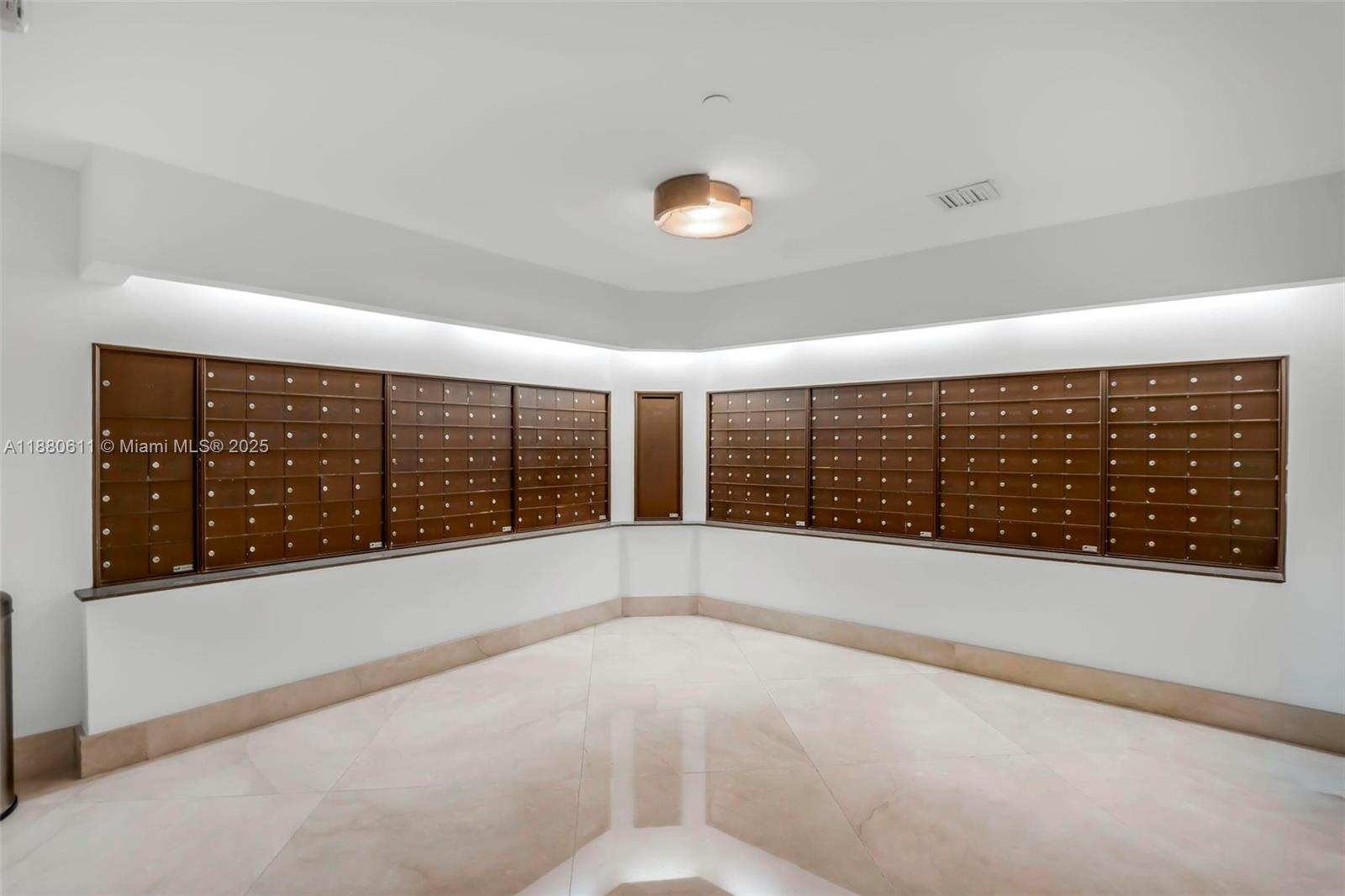 17555 Collins Ave # 7 Unit: UP-7