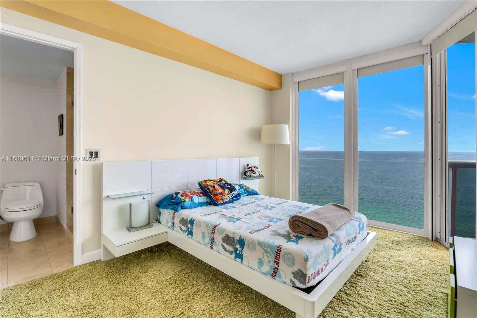17555 Collins Ave # 7 Unit: UP-7