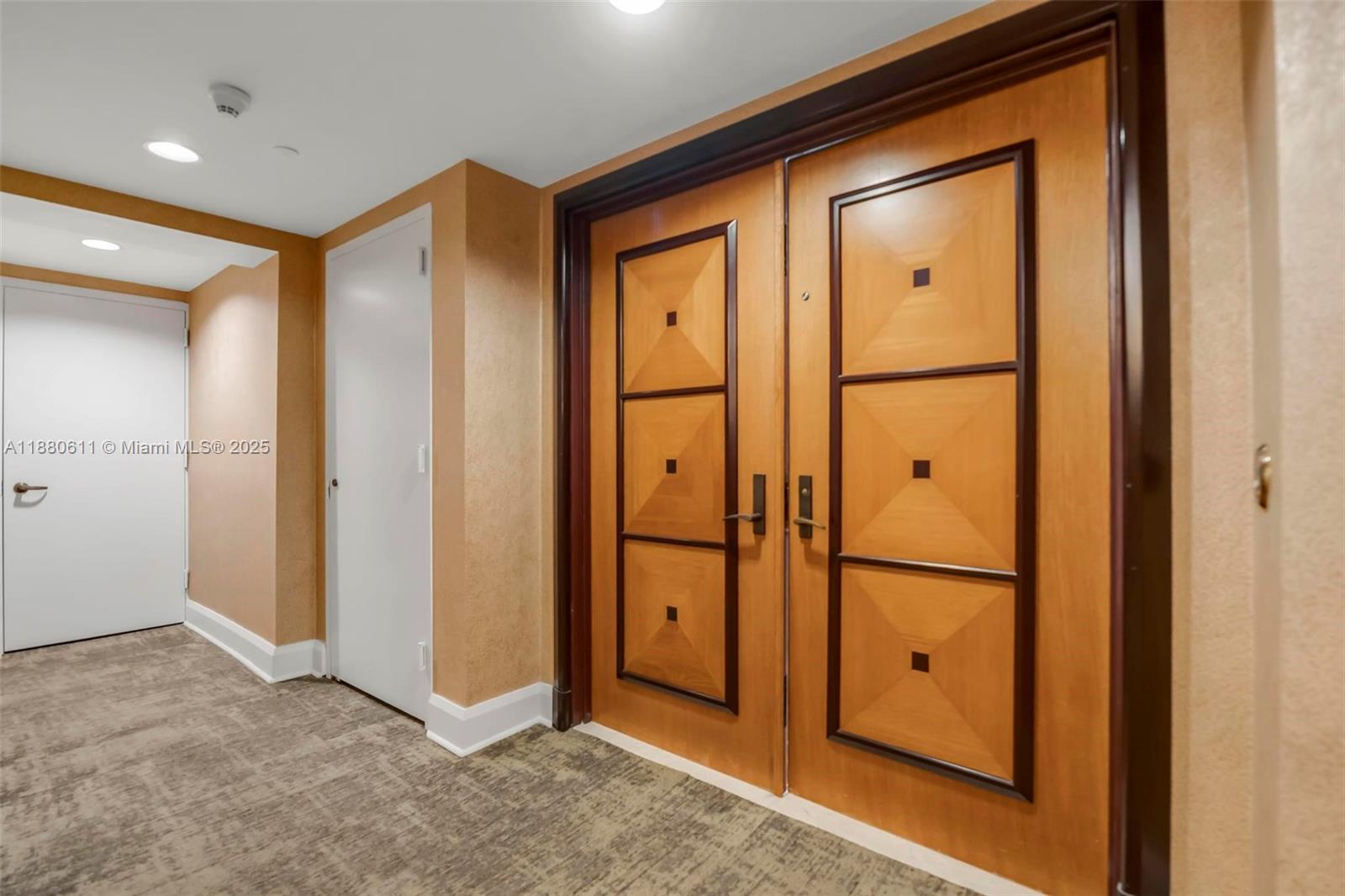 17555 Collins Ave # 7 Unit: UP-7