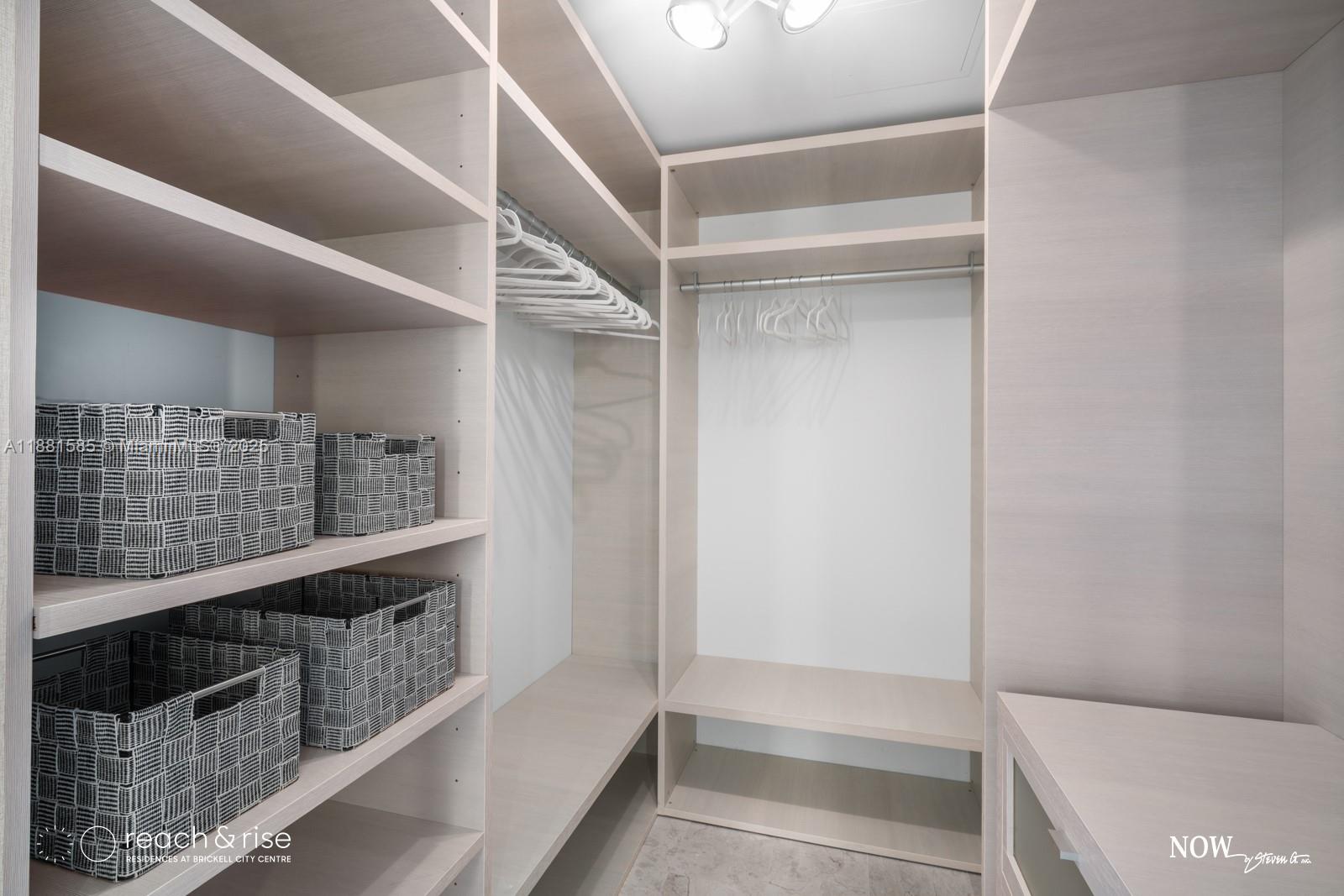 88 SW 7th St # 2406, Miami Unit: 2406