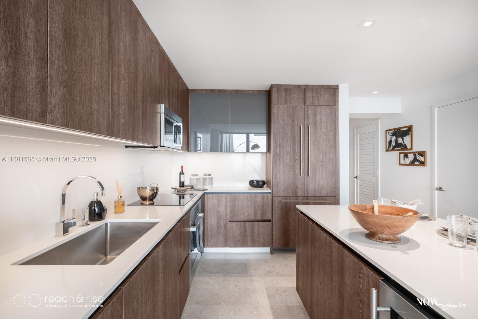 88 SW 7th St # 2406, Miami Unit: 2406