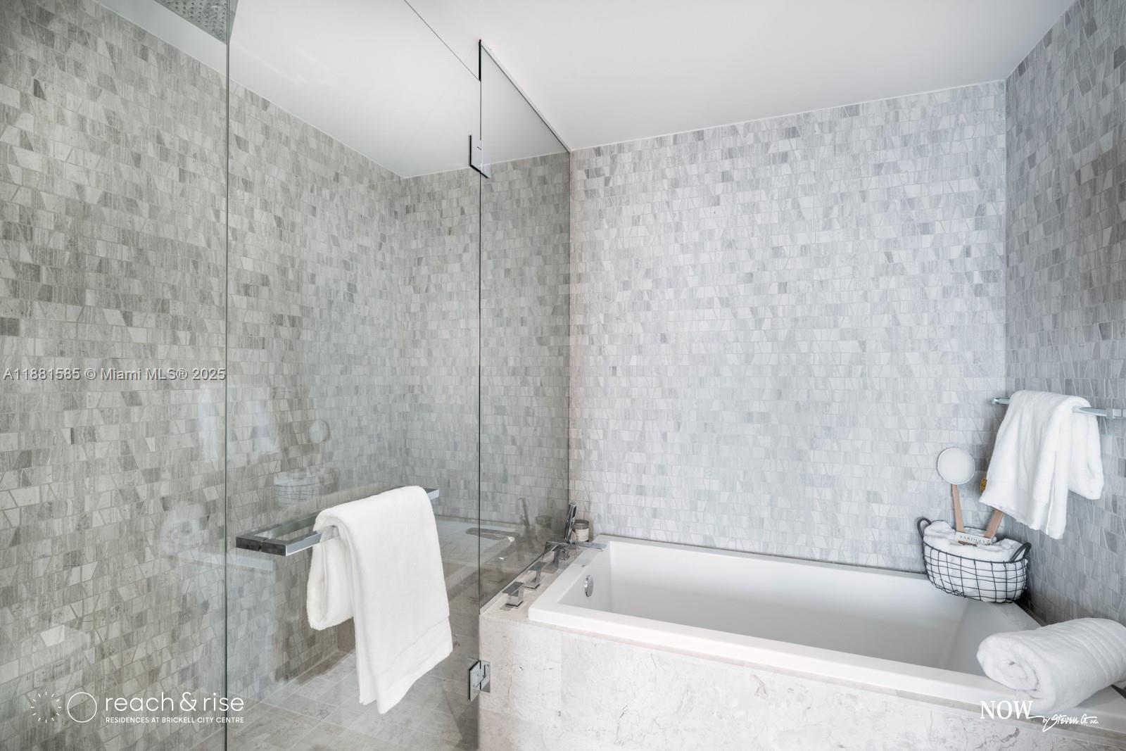 88 SW 7th St # 2406, Miami Unit: 2406