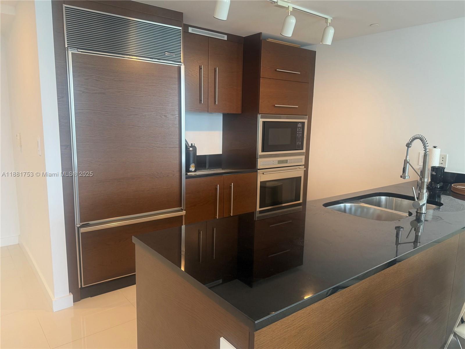 475 Brickell Ave # 4812