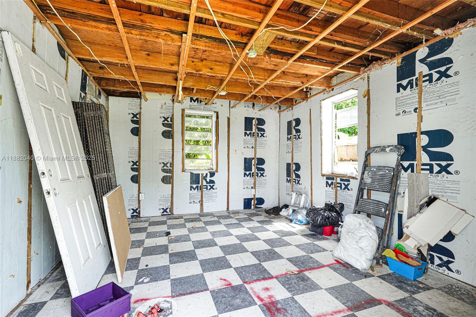 1090 NW 77th St