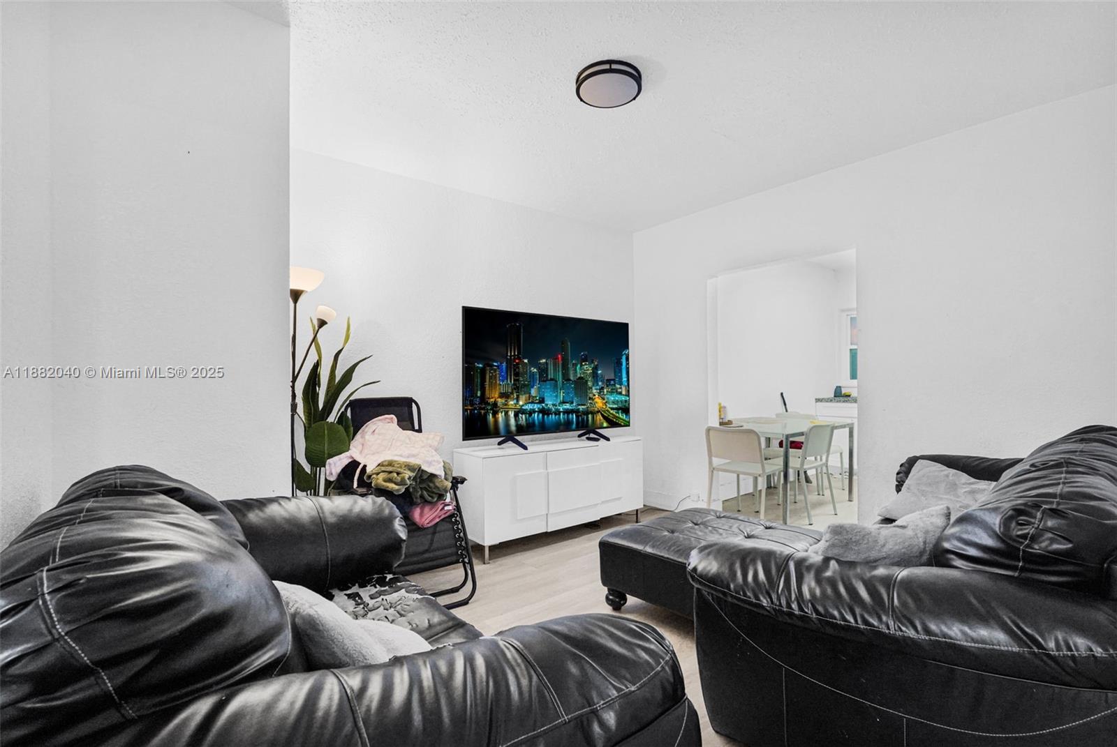 1090 NW 77th St